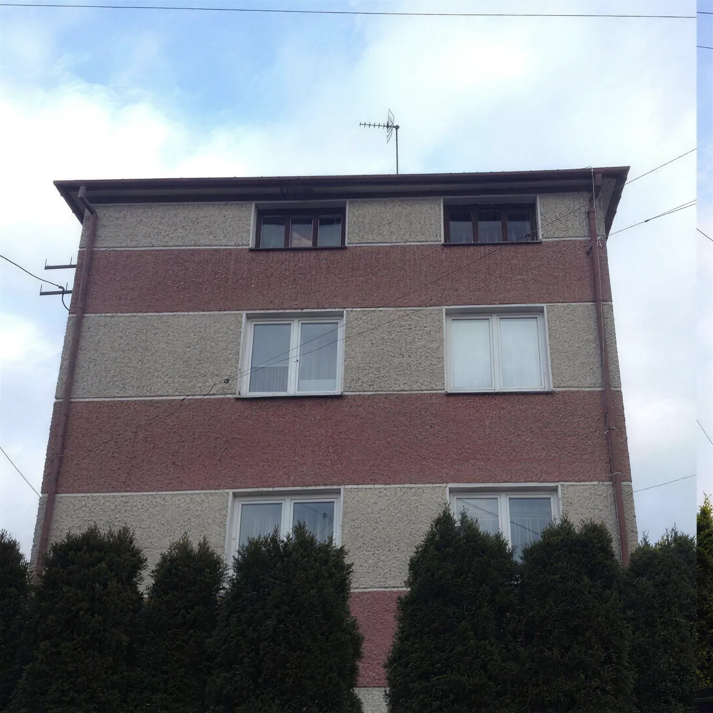 Przed modernizacją: stara ceglana elewacja